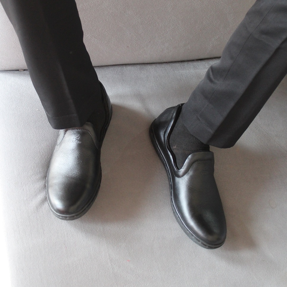 crefow leon black slip on leather