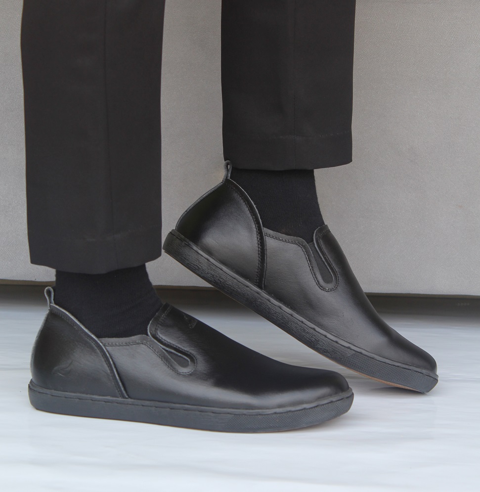 crefow felos full black slip on leather