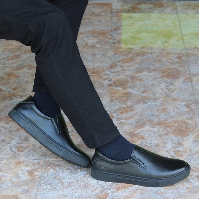 crefow neeco black slip on leather 3