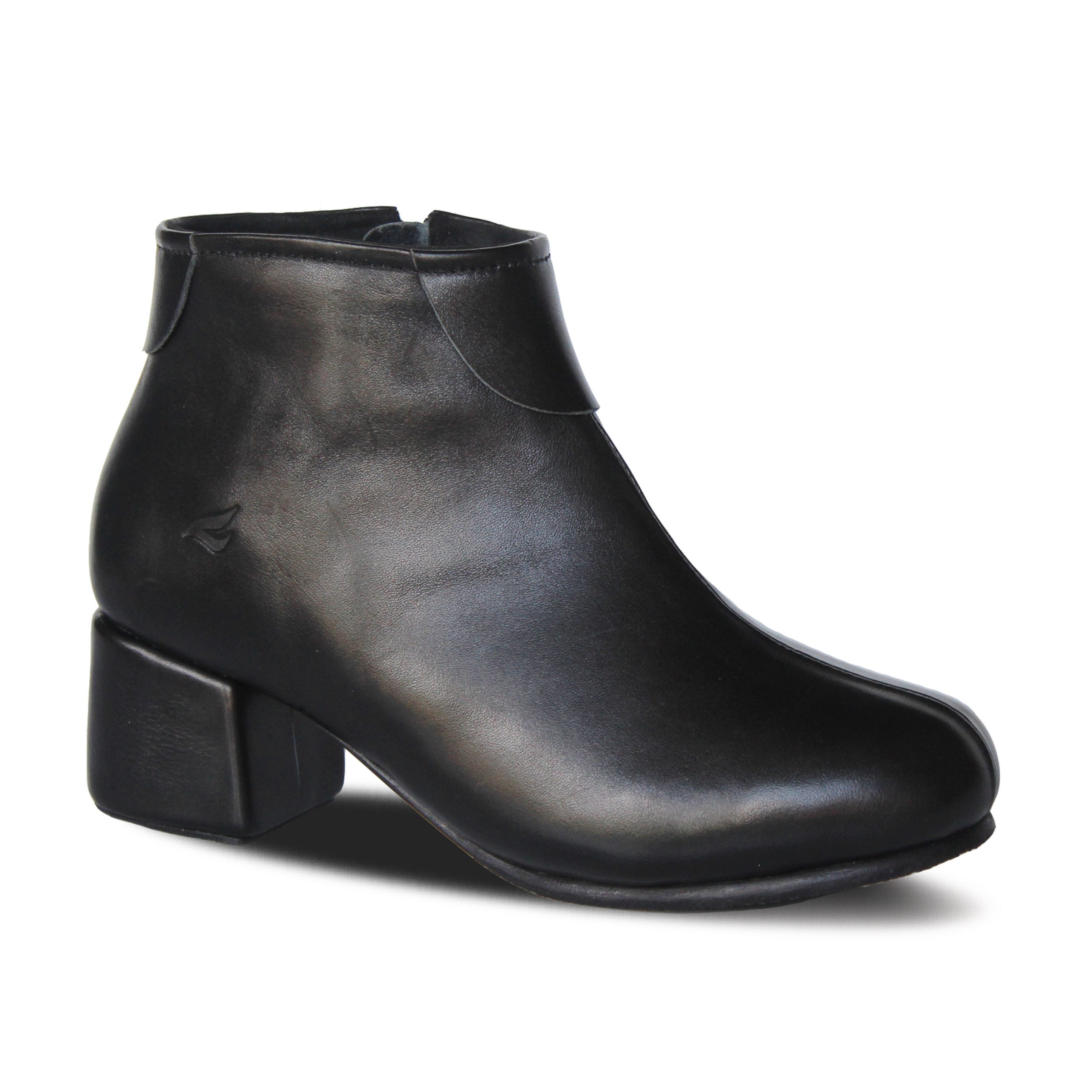 Faira Black