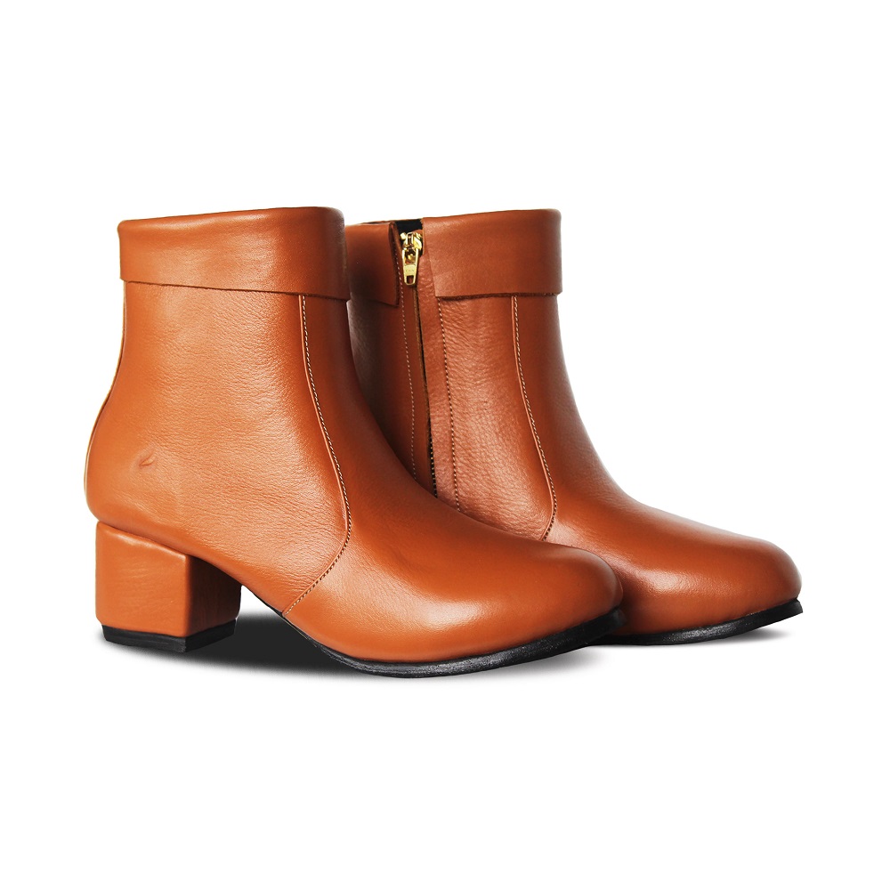 Carla Tan Women Leather Boots