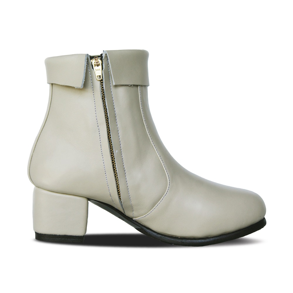 Carla Broken White Women Leather Boots